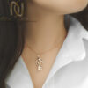 گردنبند ماه تولد بهمن ماه ژوپینگ طلایی- روی گردن