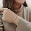 دستبند زنانه ژوپینگ نگین دار طلایی طرح جدید ظریف عکس روی دست