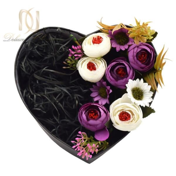 بسته بندی قلبی گل بابونه و رز