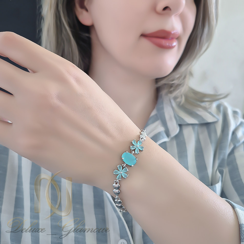 دستبند زنانه استیل قلب و گل روی دست