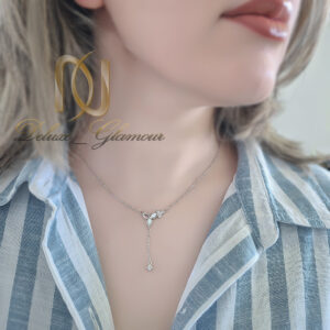 گردنبند زنانه نقره خارجی گل سه پر روی بدن