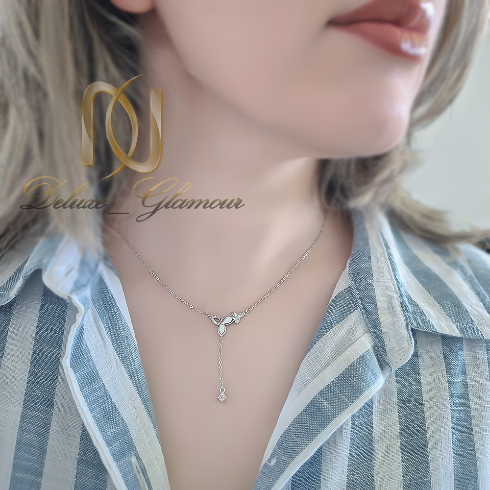 گردنبند زنانه نقره خارجی گل سه پر روی بدن