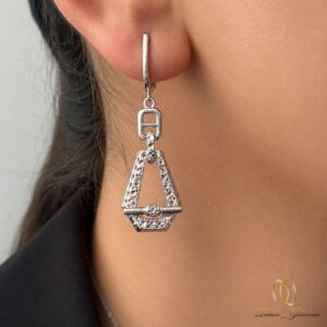 نیم ست نقره زنانه طرح طلا ce-new-29 نمای نزدیک گوشواره روی گوش