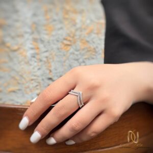 انگشتر نقره زنانه طرح V نگین دار - ri-n407 - 5